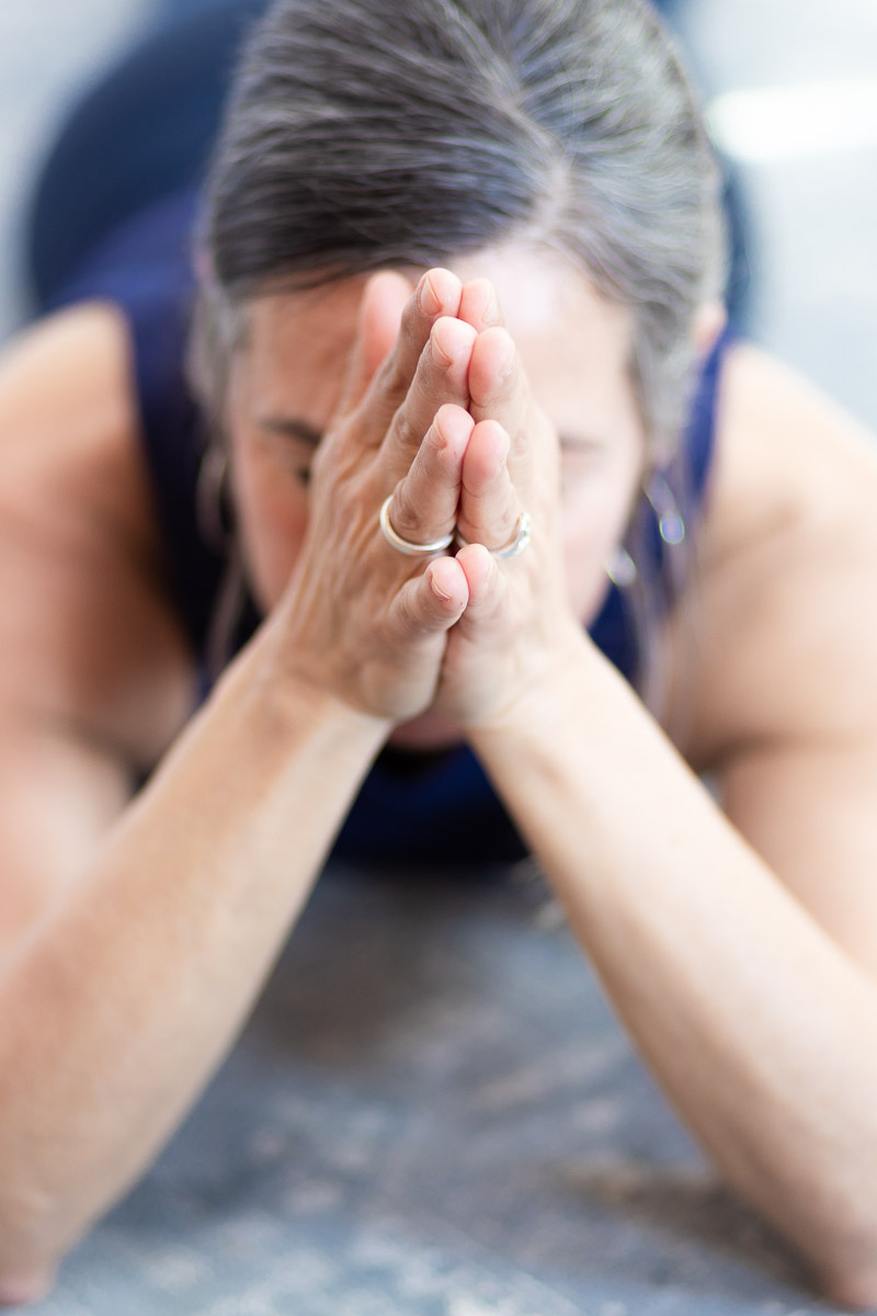 Sandra B. beim Yoga-Training