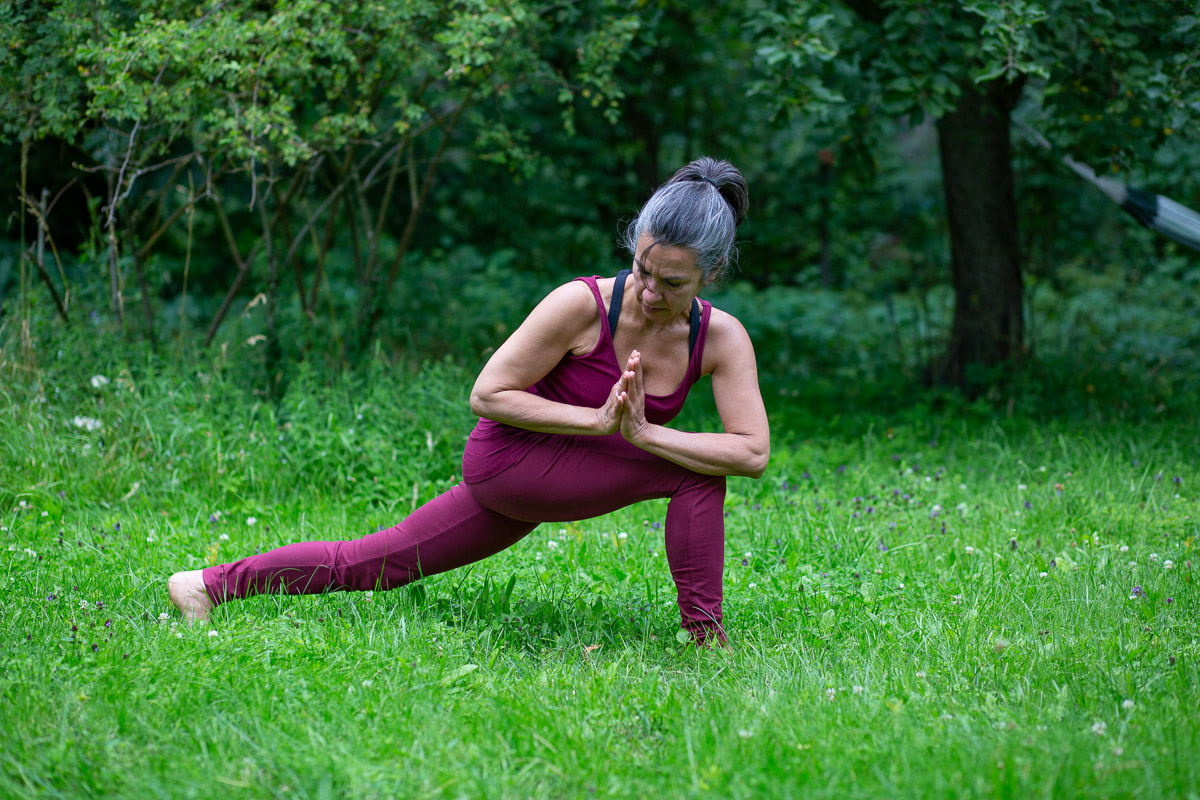 Sandra B. beim Yoga-Training